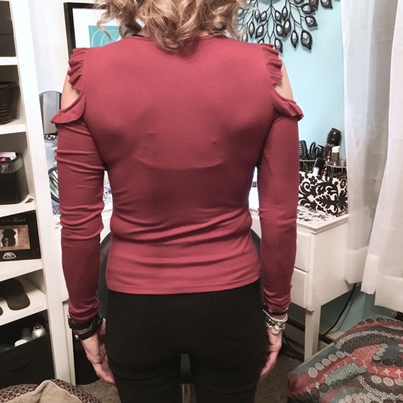 FREE W/PURCHASE Ruffle Cold Shoulder Top - Picture 2 of 6